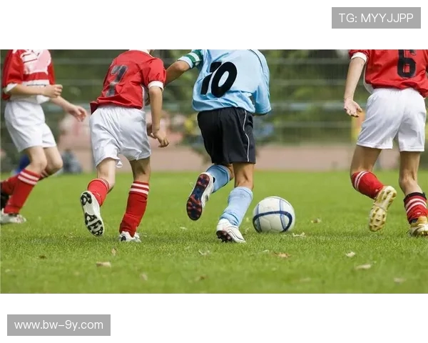 男生踢足球时的心态分析与心理调适技巧探讨